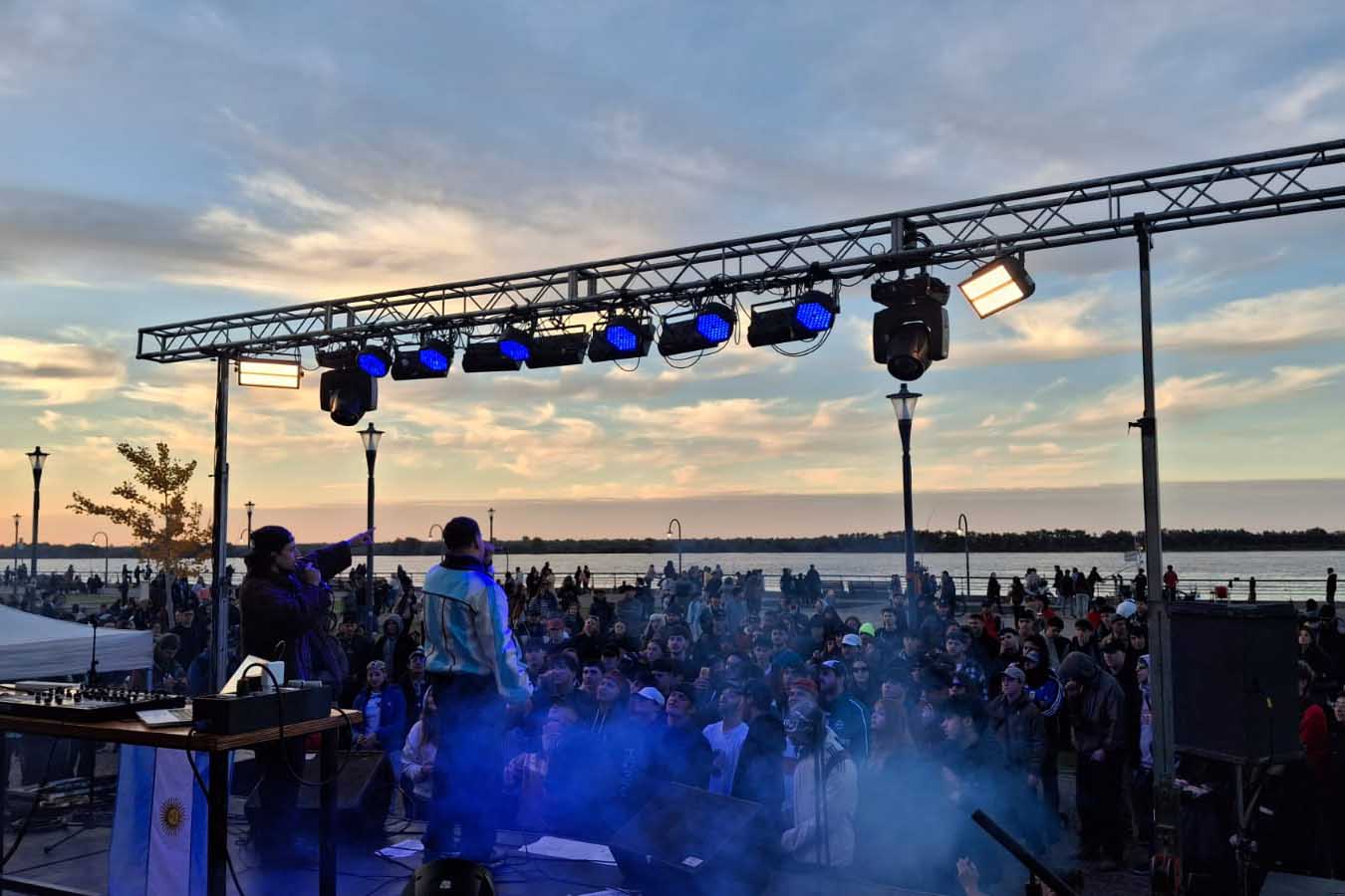 Noticias MR | «Tardecitas en el Puerto» vuelve en Modo Cumbia, canje de figuritas mundialistas, deportes y juegos Noticias MR | «Tardecitas en el Puerto» vuelve en Modo Cumbia, canje de figuritas mundialistas, deportes y juegos