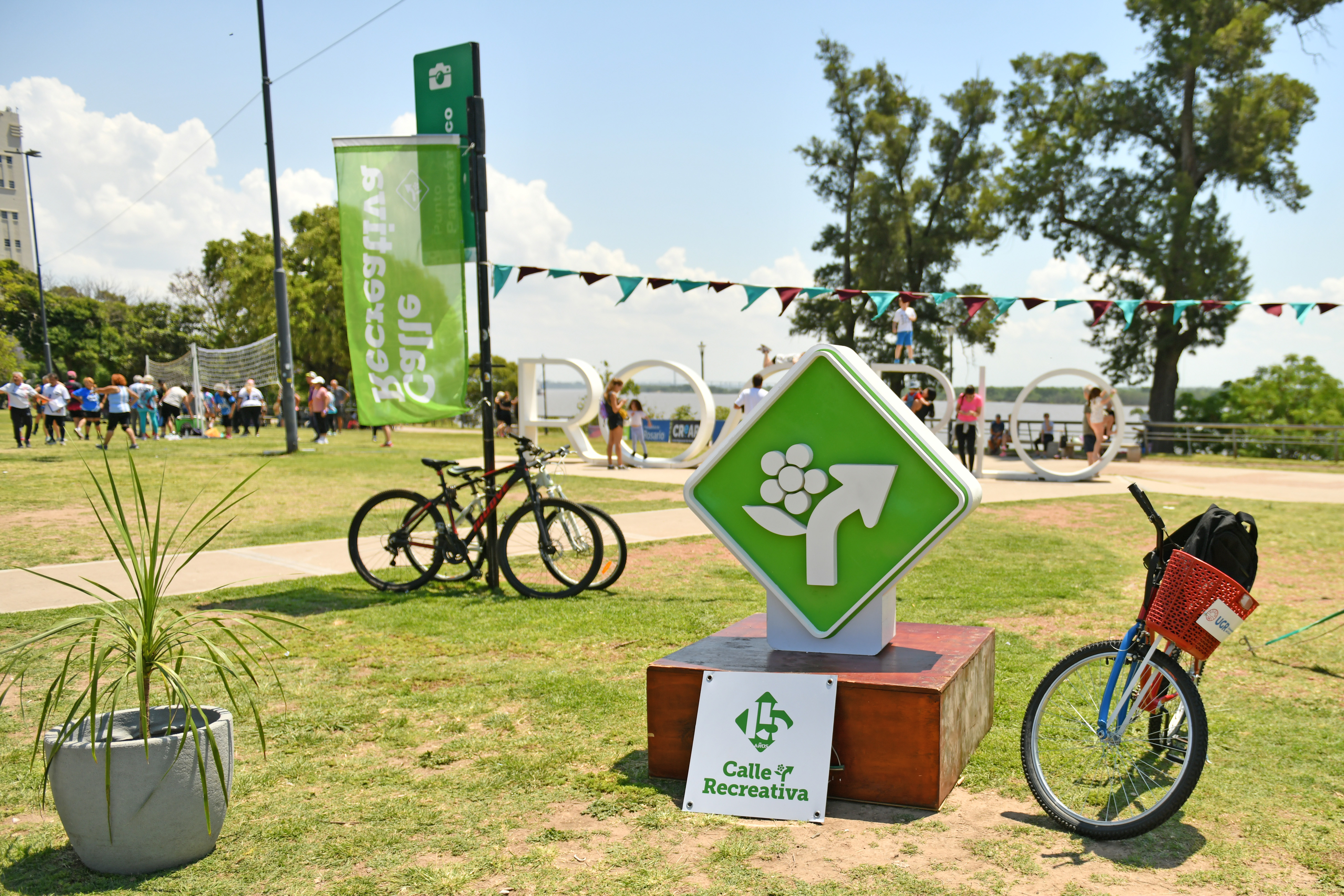 Noticias MR | Calle Recreativa invita a un gran intercambio de figuritas del Mundial este domingo
