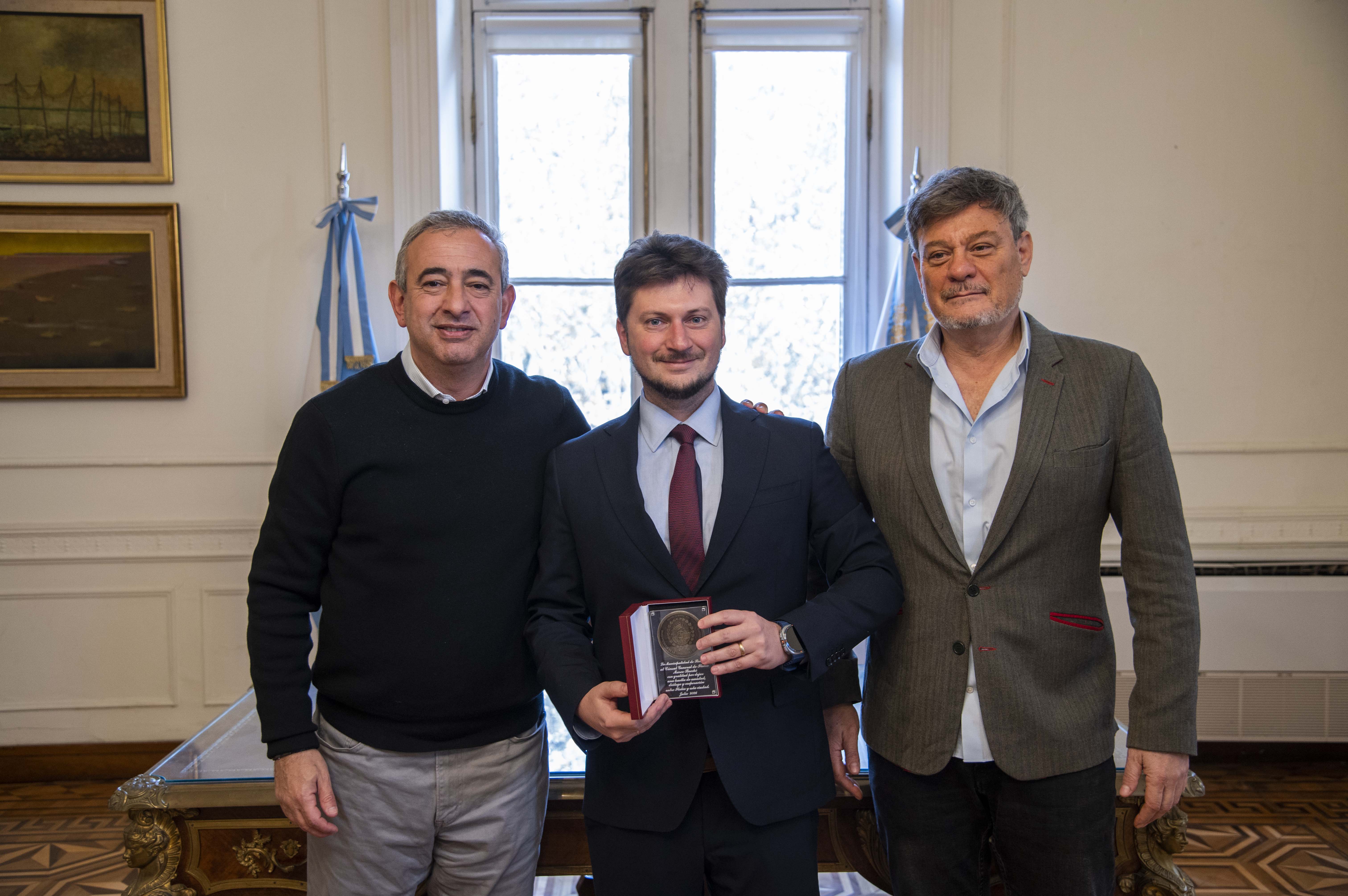 Noticias MR | Javkin recibió al Cónsul General de Italia en Rosario con motivo de su despedida de la ciudad de Rosario Noticias MR | Javkin recibió al Cónsul General de Italia en Rosario con motivo de su despedida de la ciudad de Rosario